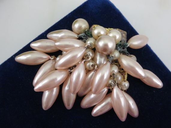 Vintage Pink Faux Pearl Beaded Dress Clip - 1930s - image 9