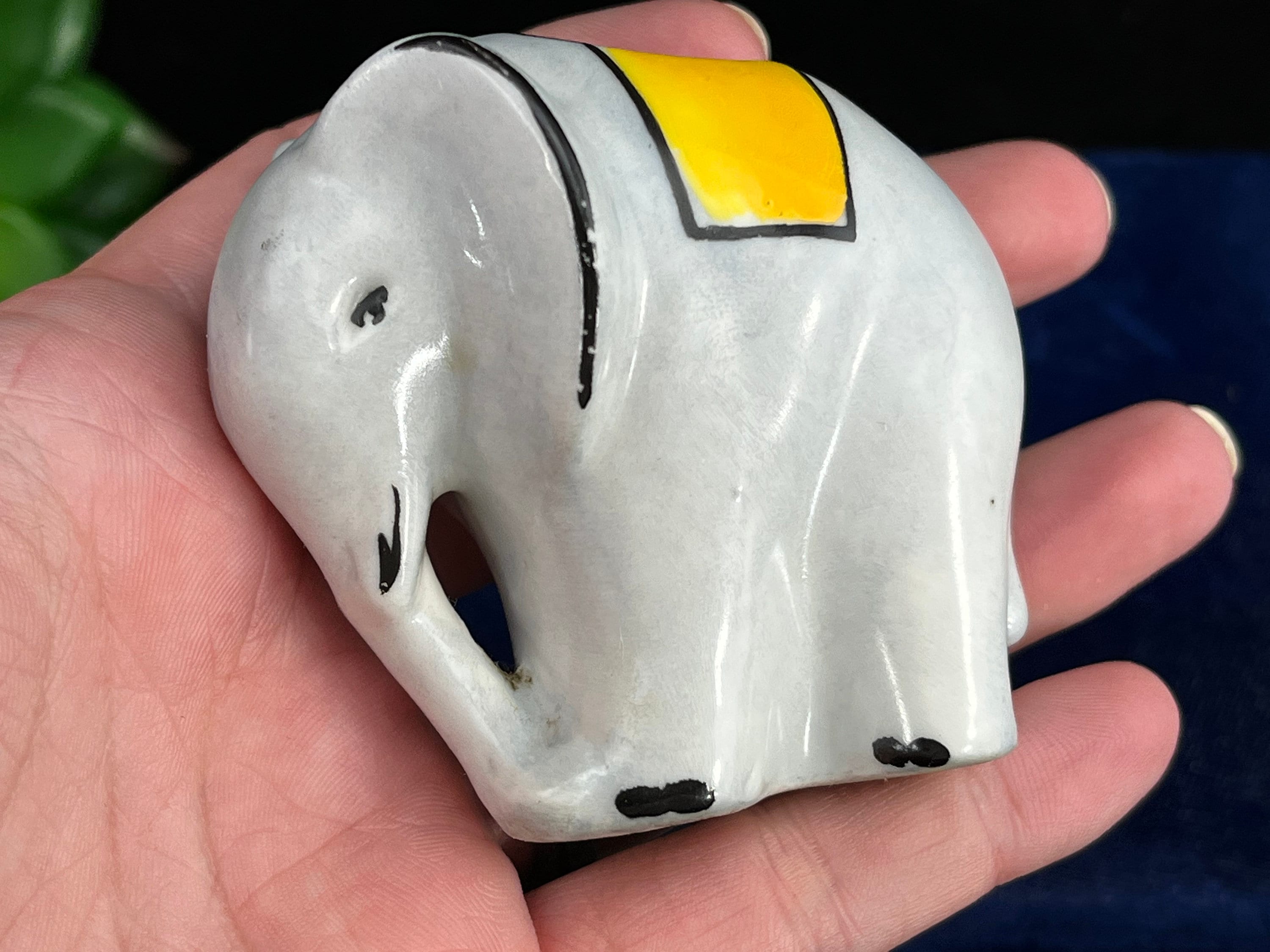 Porta stuzzicadenti in ceramica con elefante Simpatico animale in  porcellana -  Italia