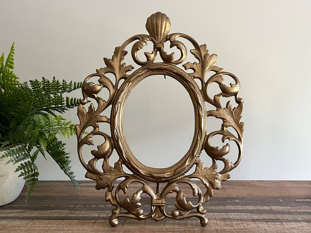 Ornate Brass Tone Oval Photo Frame - Antique Gold Flourish Vintage Home ...