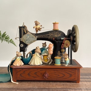 Enesco Mouse Music Box - Moving Sewing Machine A Few of My Favorite Things, Moving Mice AS IS Electronic