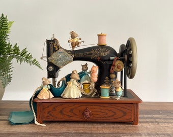Enesco Mouse Music Box - Moving Sewing Machine A Few of My Favorite Things, Moving Mice AS IS Electronic
