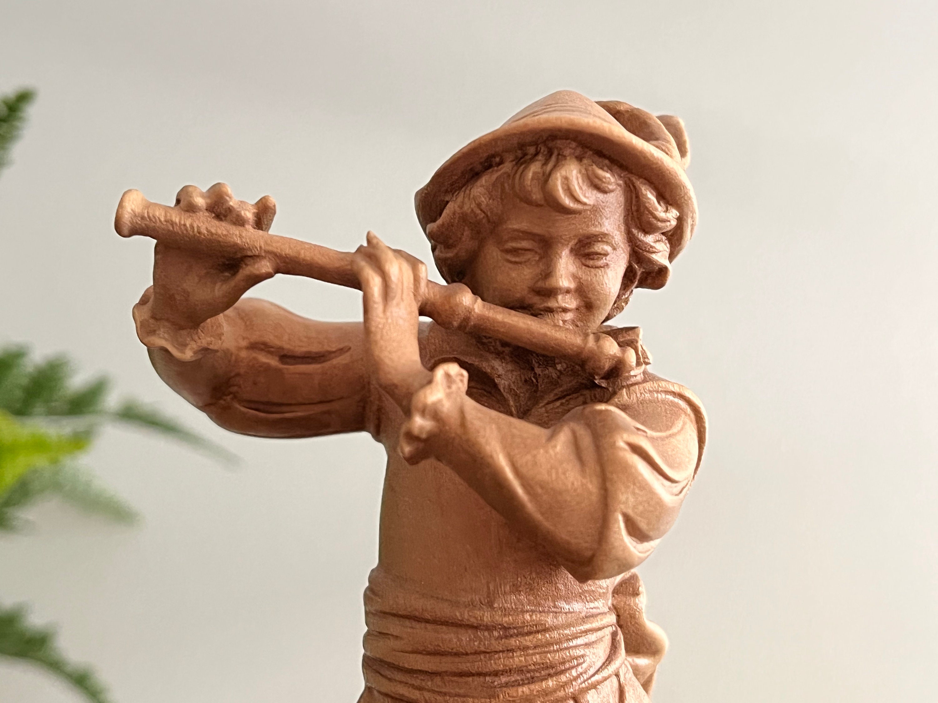 木彫りの置物 - フルートを演奏する少年、イタリアの彫刻芸術 - Etsy 日本