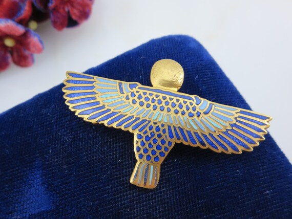 Mma brooch deals