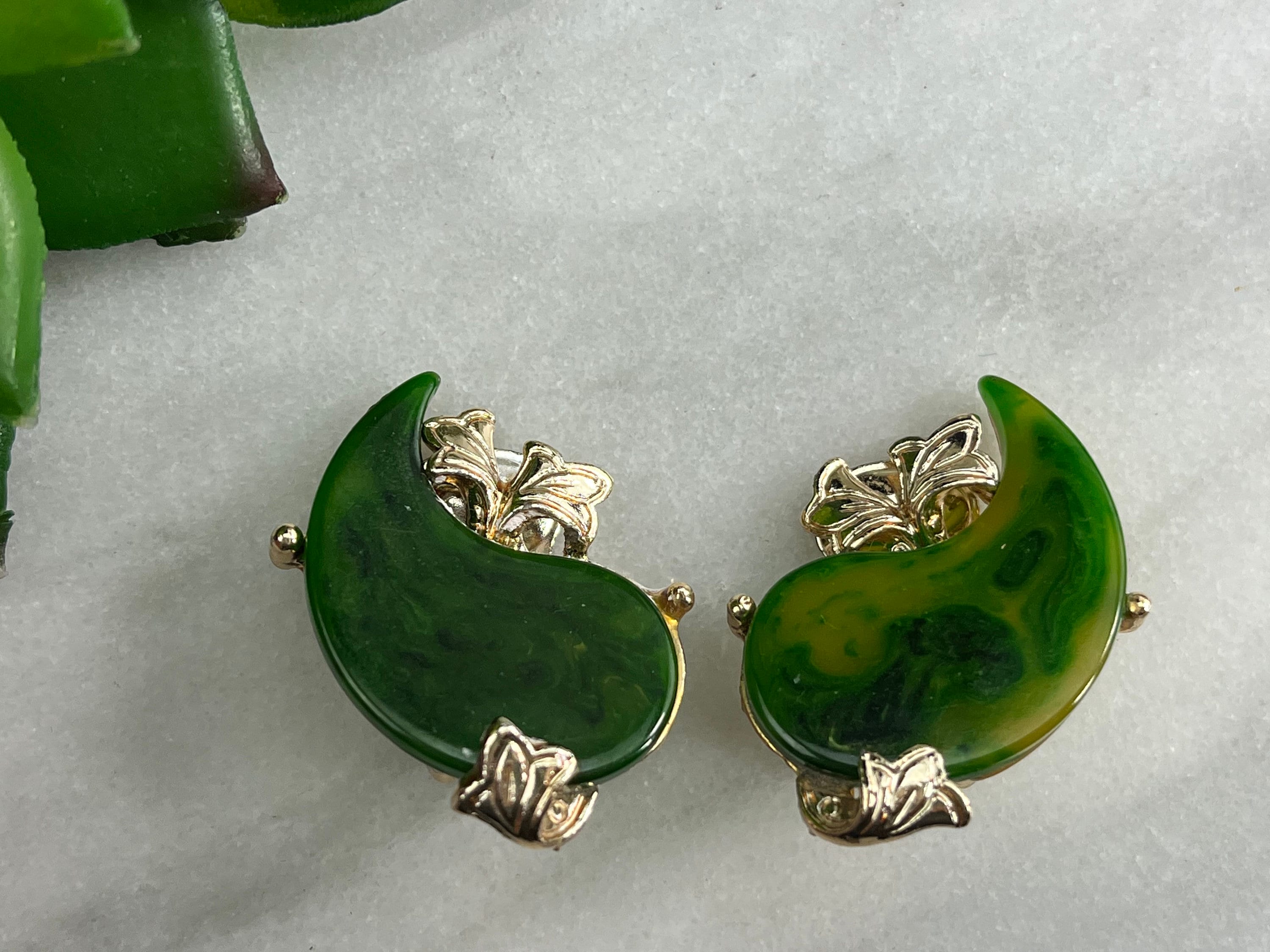 Boucles D'Oreilles Clips Vintage En Bakélite Verte - Marque Agata - Occasion