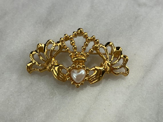 Costume Jewelry Claddagh Brooch with Faux Pearl H… - image 6