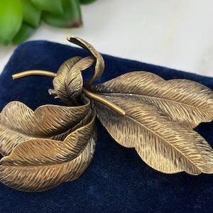 Vintage Brass Feather Brooch – Studio Style Leaf Design
