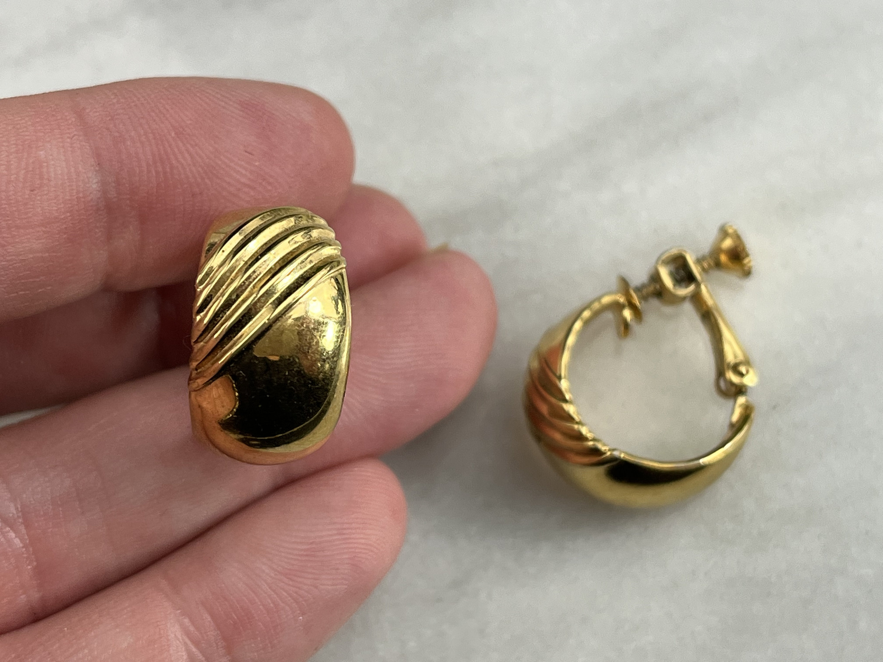 Napier gold hoop earrings deals