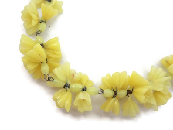 Vintage Glass Flower Necklace - Pastel Yellow Spri