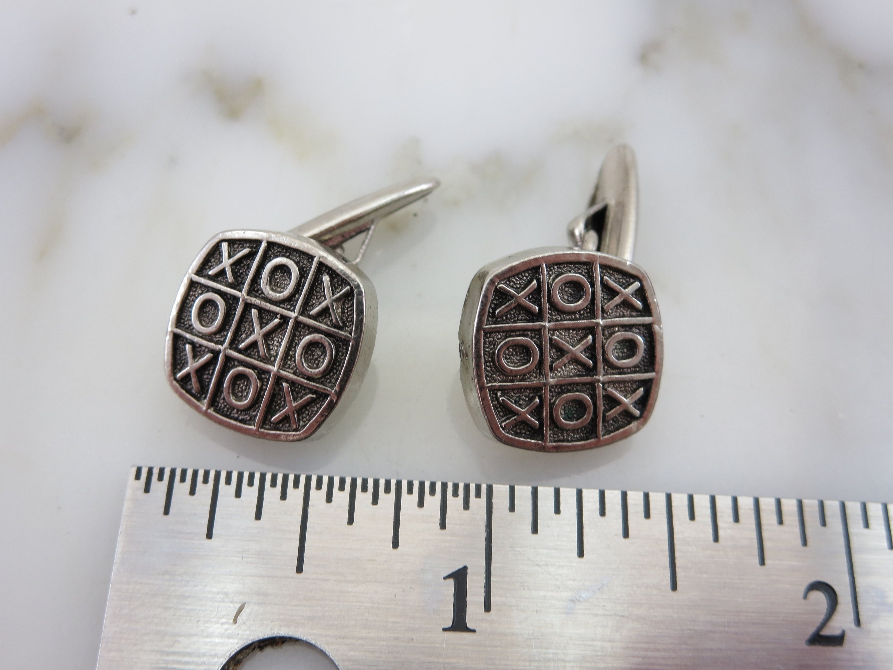 チックタックトーカフスボタン - シルバーメンズカフスボタン XOXO