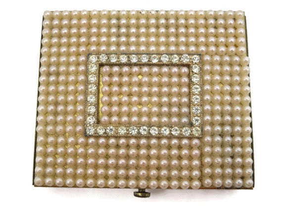 Vintage compact with faux pearls