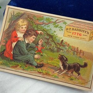 Antike Werbekarte - BT Babbitt's Wäschepulver, zwei spielende Kinder mit Hund