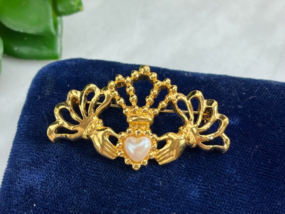Costume Jewelry Claddagh Brooch with Faux Pearl H… - image 1
