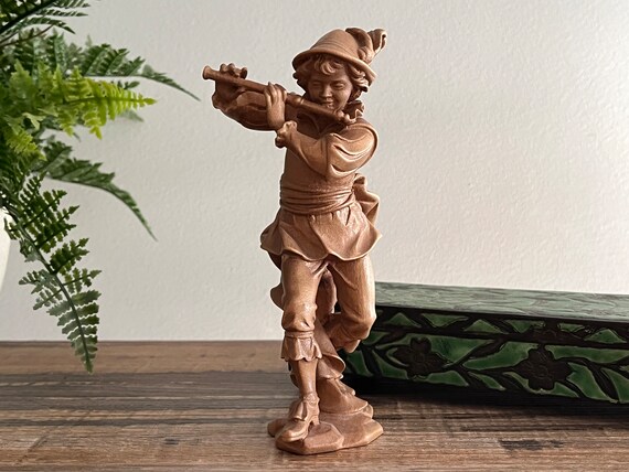 木彫りの置物 - フルートを演奏する少年、イタリアの彫刻芸術 - Etsy 日本
