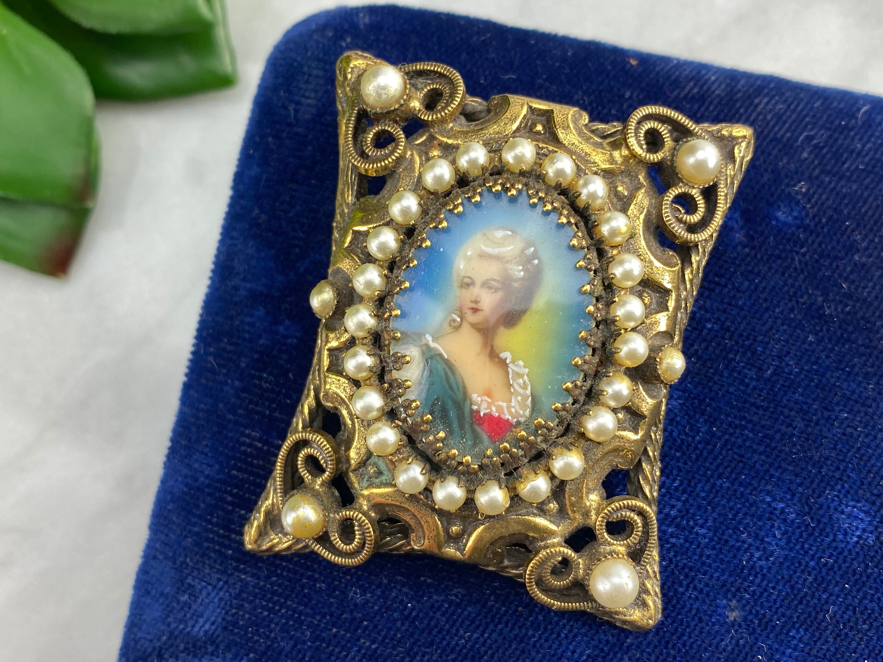 Broche Camee d'occasion | Plus que 3 à -75