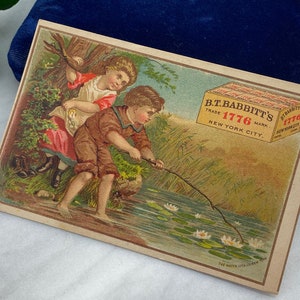 Tarjeta publicitaria antigua: polvo de hornear BT Babbitt, dos niños pescando