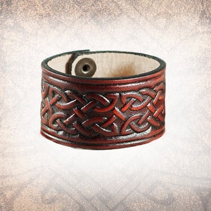 Celtic Knot, Leather Cuff, Black leather cuff, Leather Wristband, Leather Bracelet, Leather Band, Celtic Cuff Custom to You 1 cuff only 画像 4