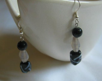 Boucles d'oreilles de perles noir et blanc