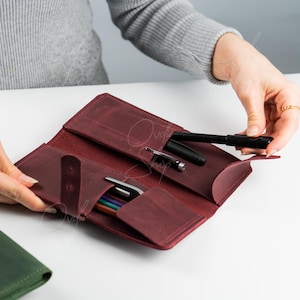 Echtleder Federmäppchen, Custom Leder Stifterolle, Künstlerrolle aus Leder, Rollfedermäppchen, Pinselrolle