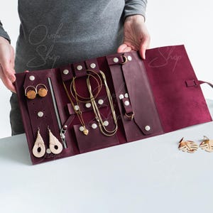 Jewelry organizer roll, Leather jewelry roll, Travel jewelry roll, Leather jewelry case, Jewelry travel pouch, Travel jewelry case