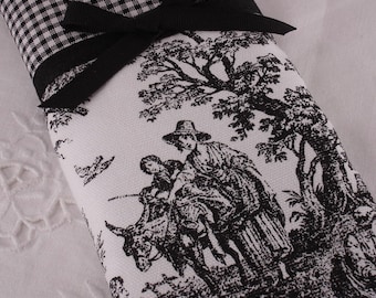 Jamestown Country Toile de Jouy Eyeglass, iPod, Sunglass or gadget holder in Black and White