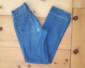 Vintage LEVI'S 501 Hecho en USA Vaqueros Afligidos con Mano Mending // 28.5" cintura