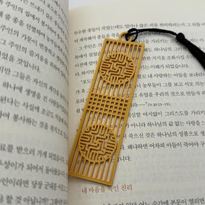 3D Printed Asian Bookmark: Traditional Korean Style Book Clip