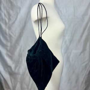 Bolso de terciopelo negro