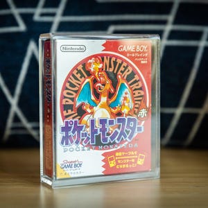 UV-beständige (90%+) Acryl-Aufbewahrungsvitrine für japanische Game Boy-Spielboxen im Retro-Stil