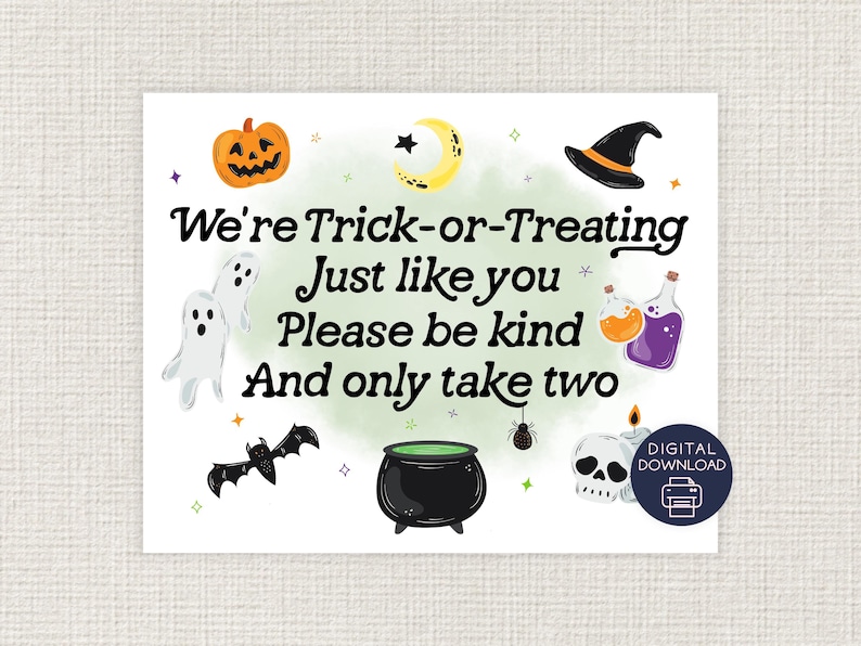 Puede incluir: Un cartel de Halloween imprimible con un esquema de color verde, blanco y negro. El cartel dice "We're Trick-or-Treating Just like you Please be kind And only take two". Hay varios iconos de Halloween en el cartel, incluyendo una calabaza, fantasmas, una caldera, un sombrero de bruja y un murci&eacute;lago.