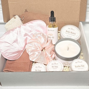 Spa Gift Box: Soy Candle, Body Butter, Kaolin Clay & More