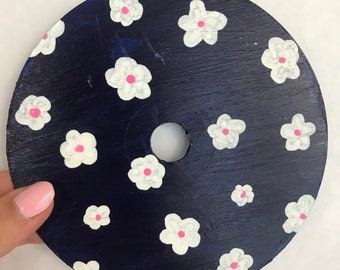 CD met handgeschilderde bloemen