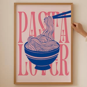 Arte murale per amanti della pasta rosa - Stampa di pasta italiana femminile per decorazioni dopamine, poster alla moda per la cucina con pasta per un arredamento estetico e civettuolo.