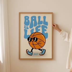 Poster di basket - Arte murale sportiva alla moda come regalo estetico per un allenatore di hobby, decorazione per cubicoli preppy, stampa divertente sulla vita di Ball ist per un regalo per gli amici