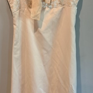 Vintage 90s Silky Champagne Formal Dress With Sash - Size 16