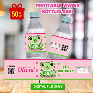 Op de afbeelding: Printbare waterfleslabels met een roze en groen kikkerontwerp. De labels zijn voor een 8e verjaardag en dragen de naam "Olivia's". De labels zijn ontworpen voor flessen van 237 of 355 ml. De tekst "Printable Water Bottle Label" staat bovenaan.