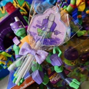 ROTTMNT Holographic Lollipop Donnie Keychain