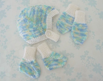 NEWBORN BABY SET - 6 to 13 lbs (birth to around age 3 months) - Helmet, Mitts and Booties - self patterning wool baby yarn - blue and white