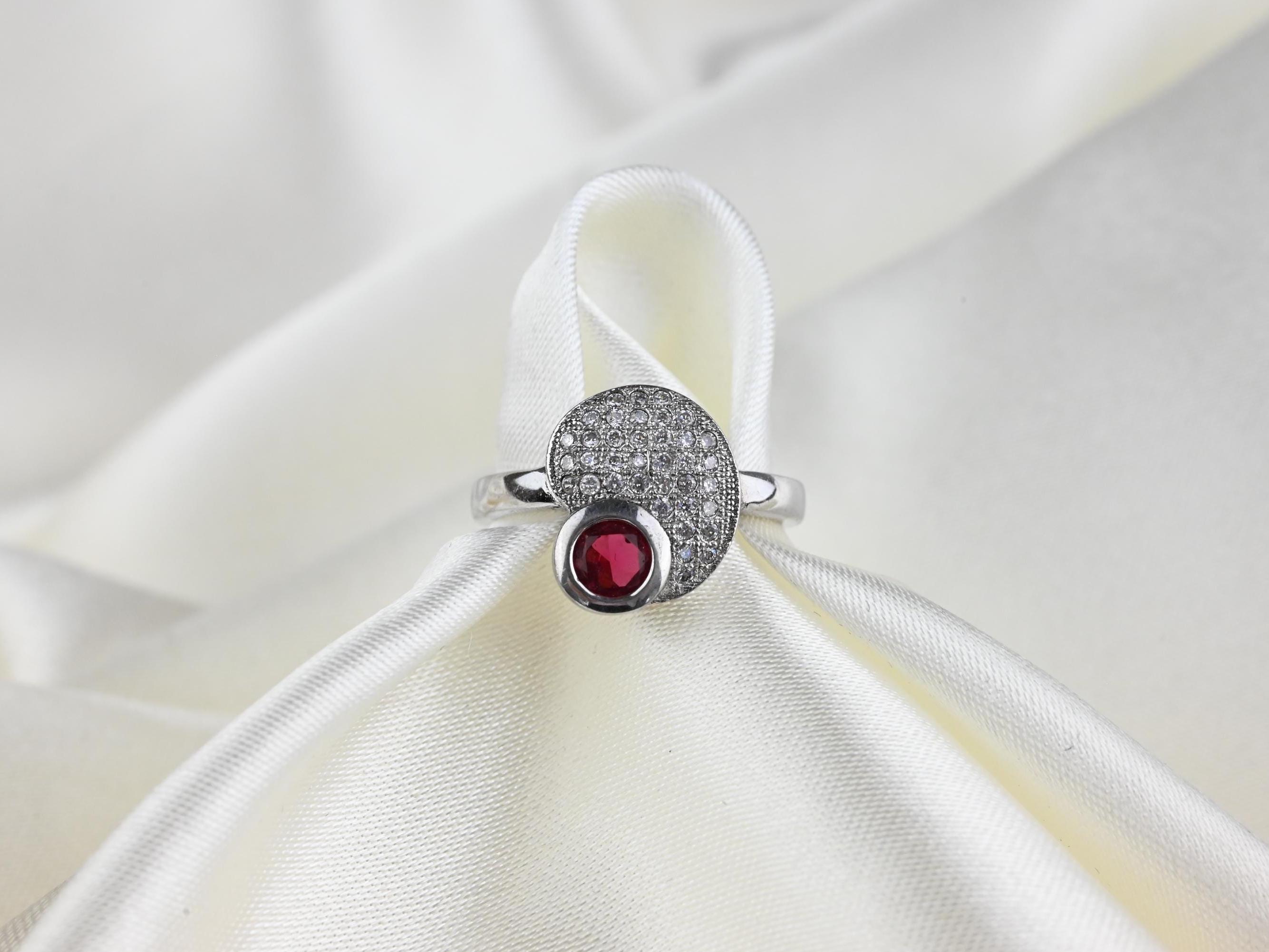 Bague En Argent Massif Avec Zircon Rouge Et Blanc - Taille 57, Occasion, Style Sterling