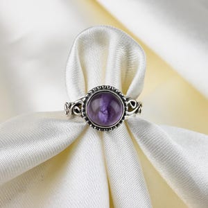 Vintage Sterling Silber Amethyst Cabochon Ring, Größe EU 50, verzierter Ring, 925 Sterling Silber, lila Ring, natürlicher Amethyst