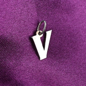 Colgante vintage de plata de ley con la letra V, dije inicial, plata de ley 925, colgante de plata, colgante, dije vintage de plata, letra V de plata