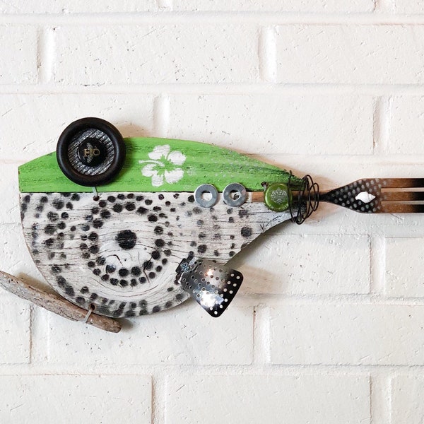 Cheeky Green Ultra Mini, Driftwood Wall Art, Reclaimed Wood Art, Green, Black, White, pesce, pescado