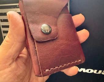 Portefeuille fin en cuir pleine fleur : design minimaliste fait main avec poche avant