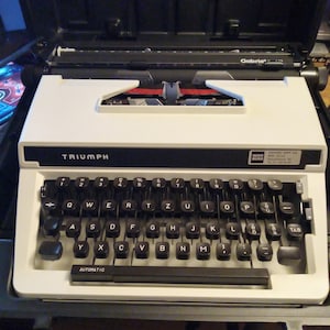 NEW 1970s TRIUMPH Gabriele 12 Portable Manual Typewriter