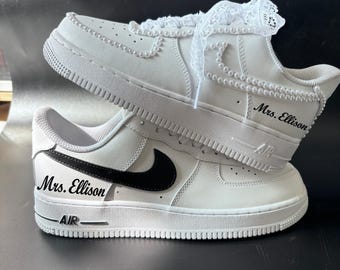 Zapatillas AF1 personalizadas de encaje perlado para novios, zapatillas de boda personalizadas para parejas, zapatos para novios, zapatillas de graduación.
