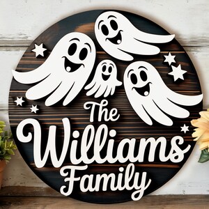 Cute Ghost Family Halloween Sign – Personalized Wooden Door Hanger – Custom Name Round Fall Decor – Funny Ghost Wall Sign for Kids, Families