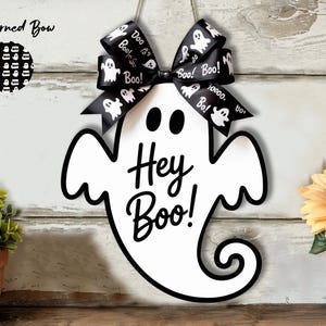 Leuke spookdeurhanger - &quot;Hey Boo!&quot; Halloweenbord met strik voor veranda of spookachtige binnendecoratie