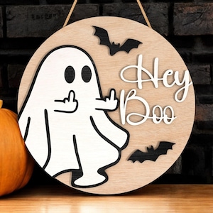 Colgador de puerta de Halloween / Letrero de fantasma grosero "Hey Boo" / Decoración divertida de fantasma con dedo medio / Regalo de otoño espeluznante y ofensivo para los amantes de Halloween