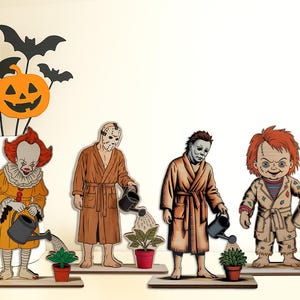 Peut inclure: Décorations d'Halloween en bois représentant des personnages de films d'horreur arrosant des plantes. Comprend Pennywise, Jason Voorhees, Michael Myers et Chucky. Comprend également un vase avec des découpes de citrouilles et de chauves-souris.