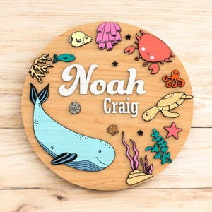 Letrero personalizado de madera con ballena para habitación de bebé, diseño de playa oceánica, decoración de pared divertida, decoración submarina, ballena, animales marinos