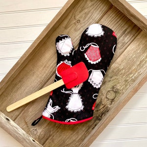 Apron Oven Mitt, Retro Oven Mitt, Red & Black Oven Glove, Handmade Oven Mitt, Gifts For Bakers, Hot Pad For Hands, Kitchen Gifts For Women